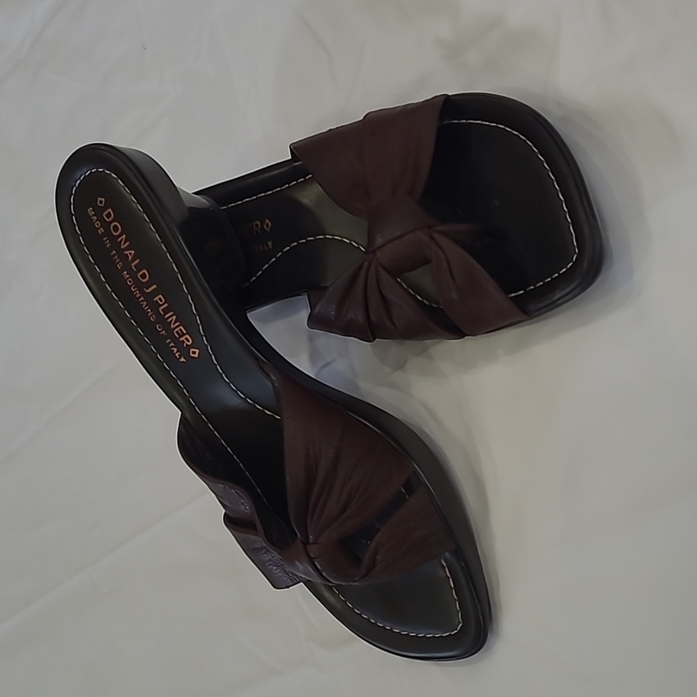 Donald J Pliner slide sandals sz 7 1/2